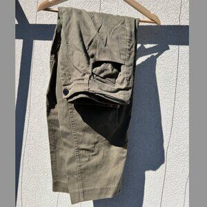 The Twill Amelia Barrel Fit Pant in Laurel Green